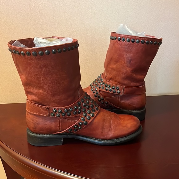 Frye Jenna Reddish Brown Color Studded Boots - Picture 4 of 11